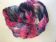 Load image into Gallery viewer, April - Bird of the Month Yarn Club