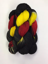Load image into Gallery viewer, August - Bird of the Month Yarn Clubd
